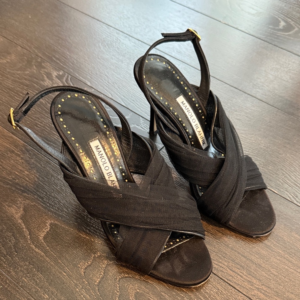 Manolo Blahnik Elegant Black Heels